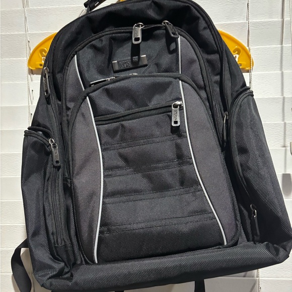 Kenneth Cole Other - Kenneth Cole Reaction Backpack Like New